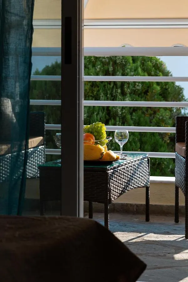 Apartment In Skála Foúrkas